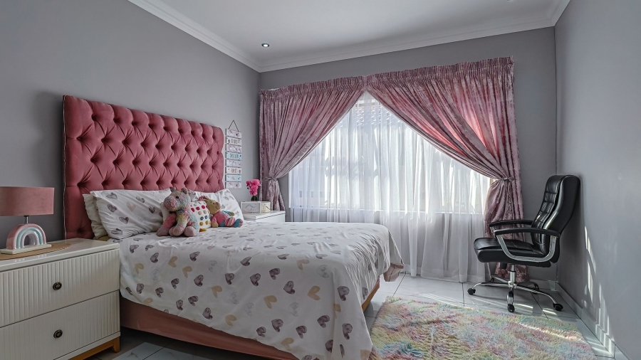 4 Bedroom Property for Sale in Waterkloof East North West